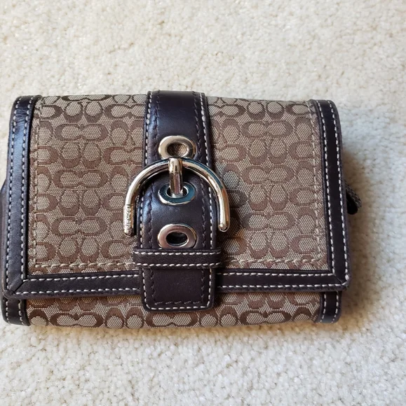 Authentic Coach wallet - Picture 1 of 10